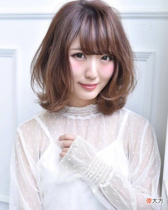 圆脸的女生怎么烫发显脸小 圆脸烫什么发型显脸小