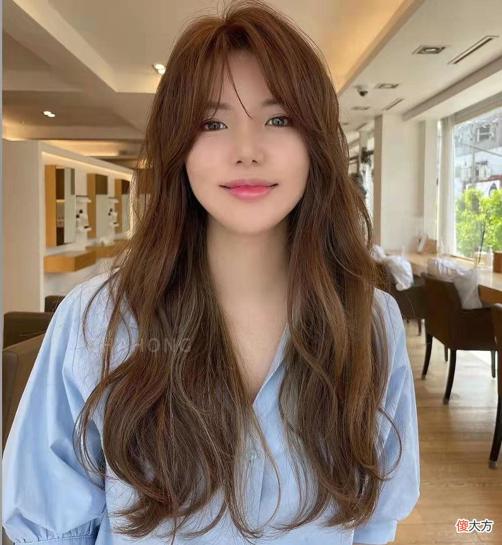 圆脸的女生怎么烫发显脸小 圆脸烫什么发型显脸小