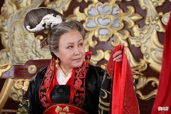 【历史故事】武则天退位，群臣庆贺，唯有姚崇痛哭，一年后发现，没哭的都死了