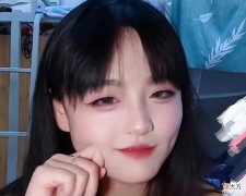 【游戏世界】武大美女学霸人设翻车，网友爆料伪造与导师聊天记录，成绩一般