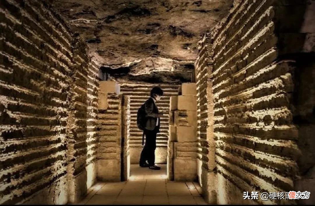 金字塔的建造之谜 金字塔的建造之谜,其中具有代表性的有哪三种?