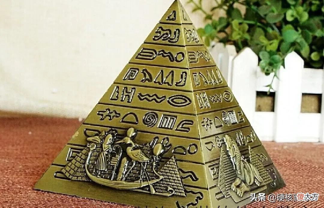 金字塔的建造之谜 金字塔的建造之谜,其中具有代表性的有哪三种?