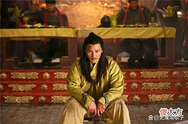 【爱历史】年少时专爱偷痰盂、纱衣，因受皇帝蔑视，竟做了八年假天子的枭雄