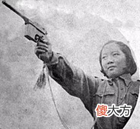 【历史故事】86岁老妇看病，露出手臂吓得医生赶紧报警，拿出证件后民警敬礼