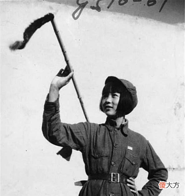 【历史故事】86岁老妇看病，露出手臂吓得医生赶紧报警，拿出证件后民警敬礼