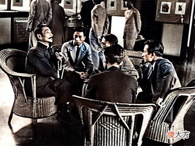【爱历史】1956年鲁迅迁葬，揭开墓穴盖板，半玻璃棺材内意外涌出大量紫红色水