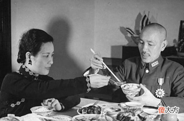【历史故事】宋美龄106岁时，在宋子文陵墓前说了一句话，身边人听后都哭了