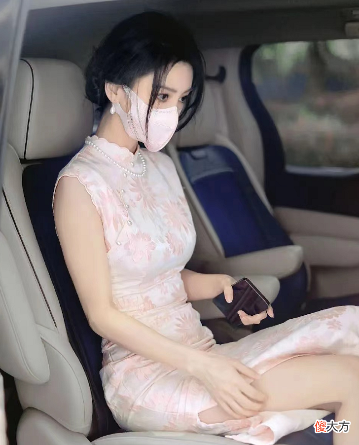 【时尚一点】Baby不愧是颜霸！新路透穿紧身开叉旗袍美成民国小娇妻，离婚后绝美