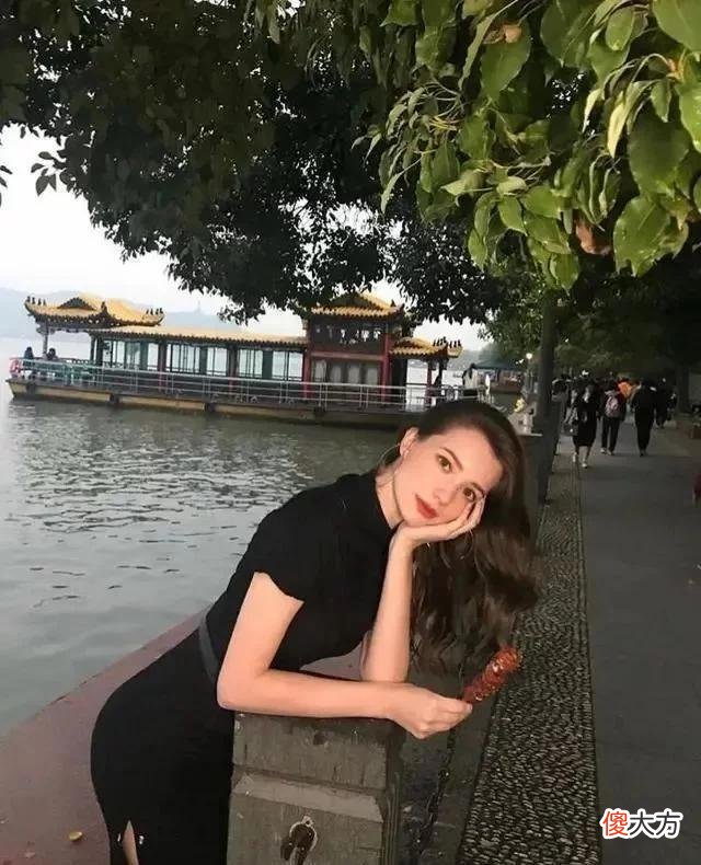 【就爱时尚】当俄罗斯美女穿上中国旗袍