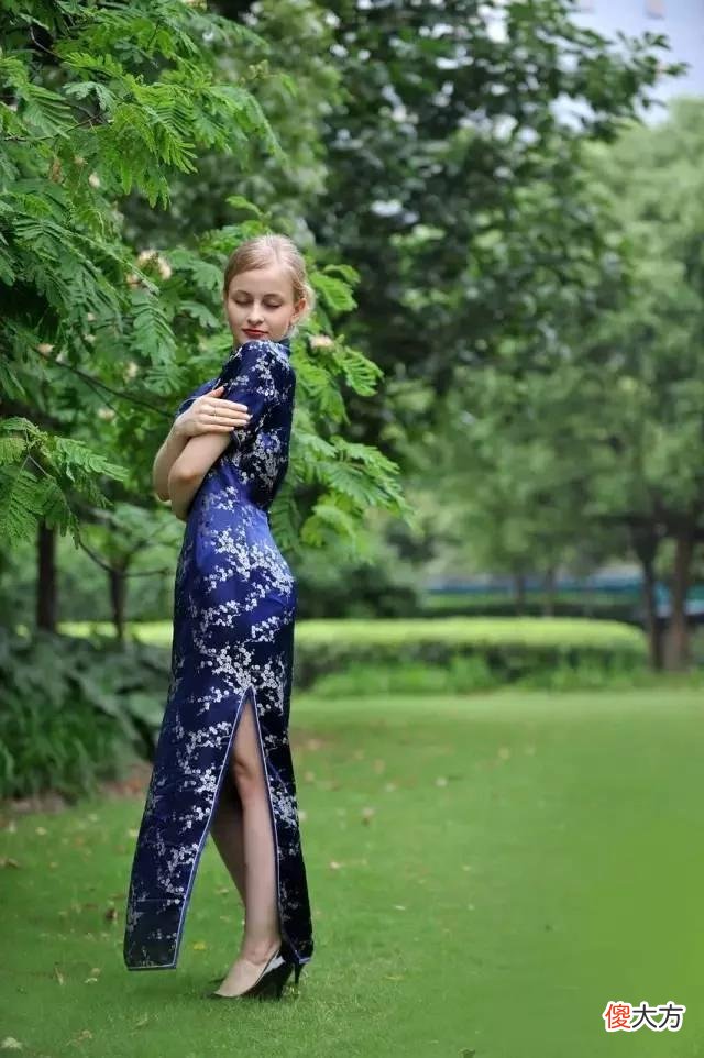 【就爱时尚】当俄罗斯美女穿上中国旗袍