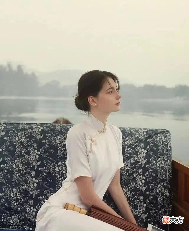 【就爱时尚】当俄罗斯美女穿上中国旗袍
