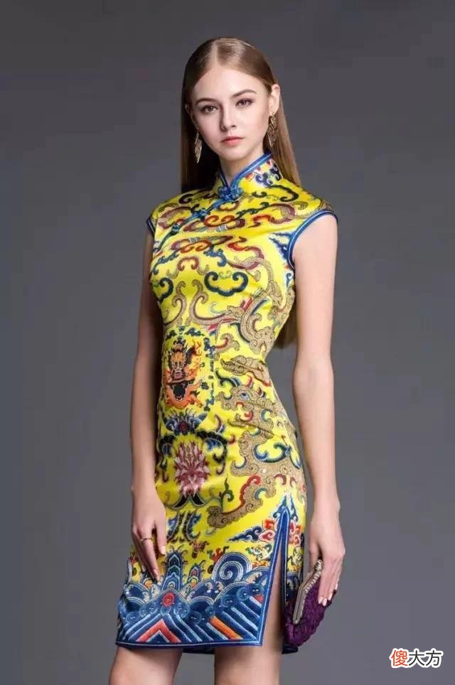 【就爱时尚】当俄罗斯美女穿上中国旗袍