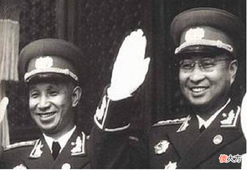 【历史故事】1941年，陈赓看话剧哭成泪人，邻座邓公立刻电请上层：成全他俩