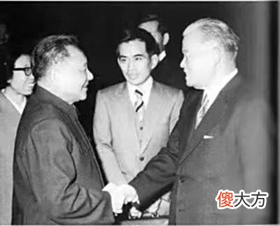 【历史故事】日本记者刁难：钓鱼岛属于哪国？邓公的巧妙回复令人折服