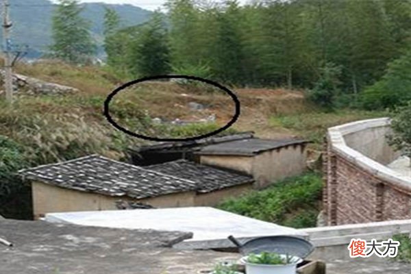 住宅大门正对坟地如何化解