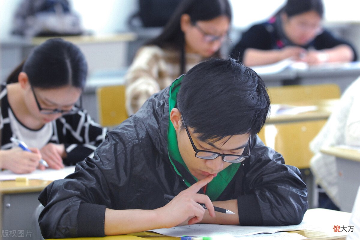 考上税务局的公务员 考上税务局的公务员需要什么条件