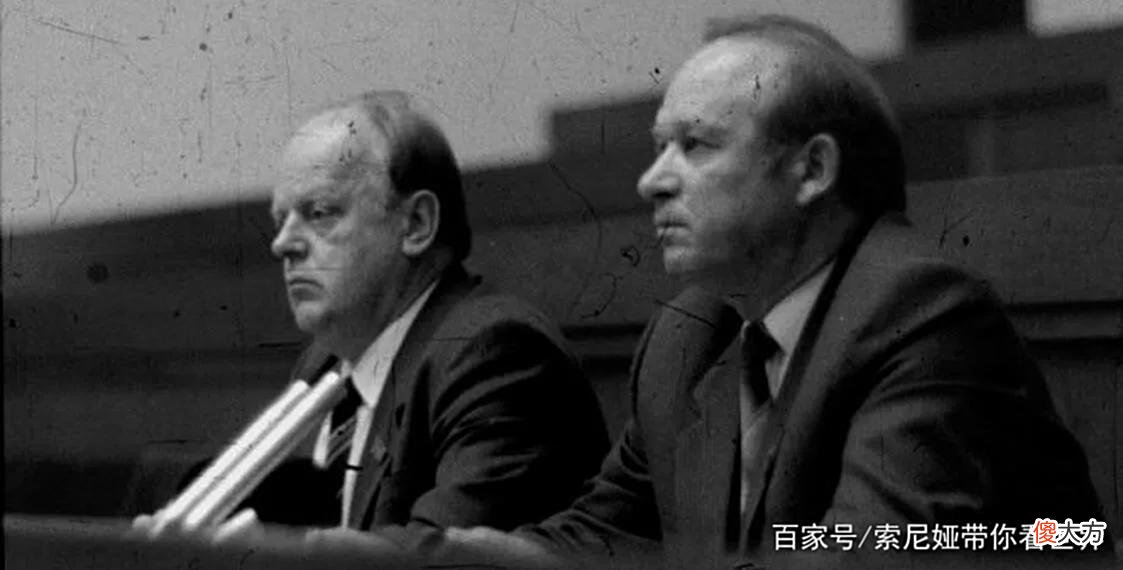 【爱历史】舒什克维奇：从讲台步入政坛顶峰，从改变历史走向到默默无闻
