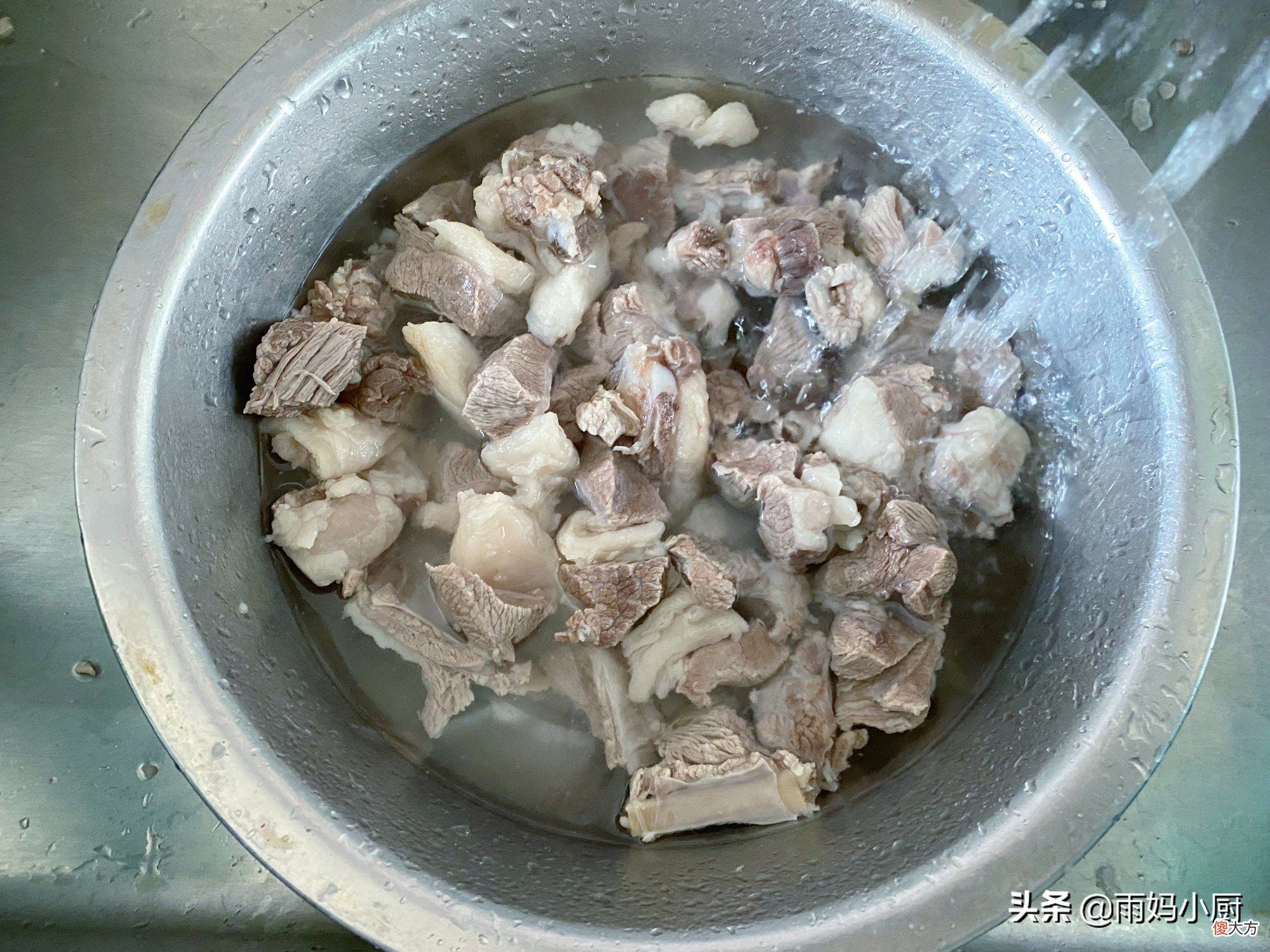 清炖羊肉汤的家常做法 羊肉清炖汤怎么做