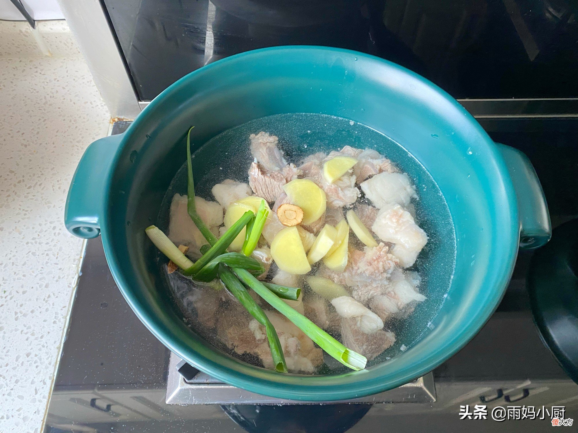 清炖羊肉汤的家常做法 羊肉清炖汤怎么做