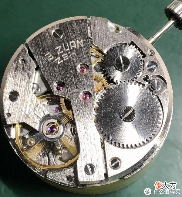 【就爱时尚】国表鉴赏之上海7221电视机手表保养