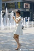 【就爱时尚】爱美的女生都喜欢穿着高跟鞋，10厘米的高度，真的是有难度的