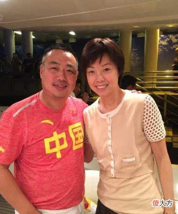 【就爱时尚】张怡宁嫁入豪门仍低调，穿开衫＋8分裤虽简单朴素，却蛮有高级感