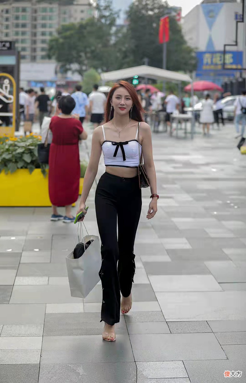 【时尚一点】不负好时光，时髦请拥抱大自然，一定少不了这几款彰显品位的上衣