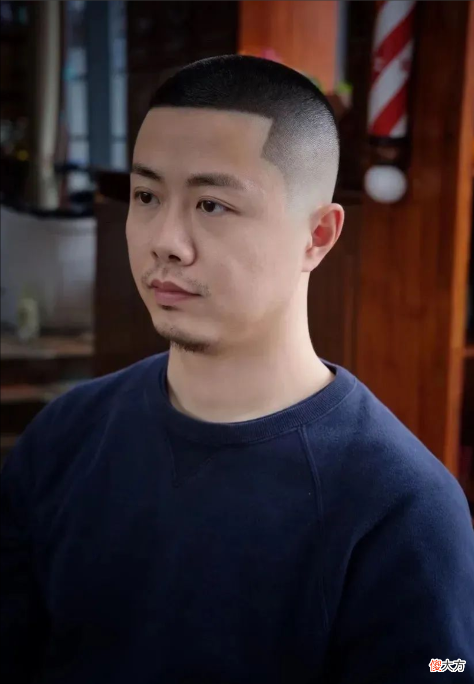 【就爱时尚】今夏最火男士发型有哪些？寸头分头精神时尚，潮流染发很吸引眼球