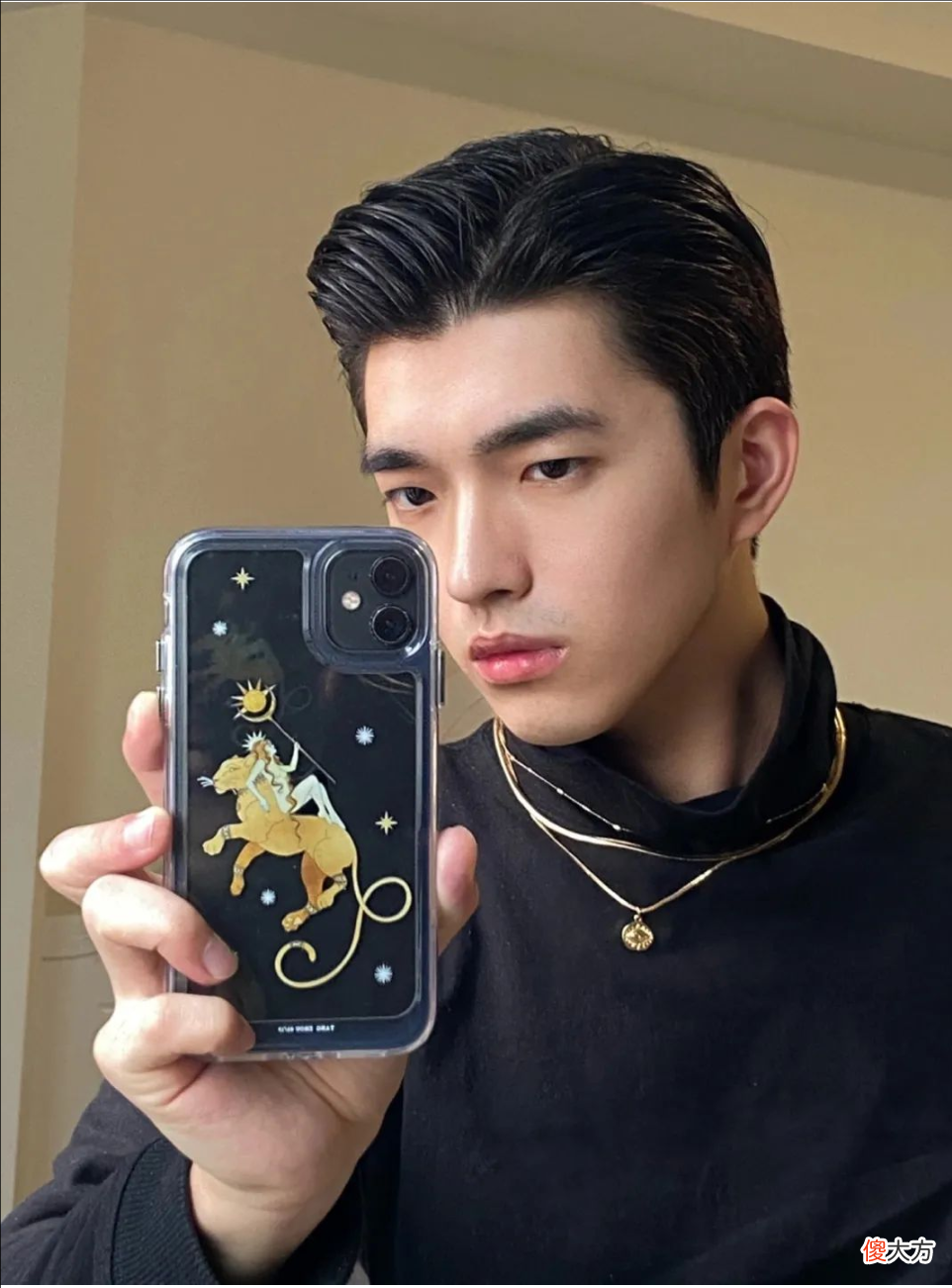 【就爱时尚】今夏最火男士发型有哪些？寸头分头精神时尚，潮流染发很吸引眼球