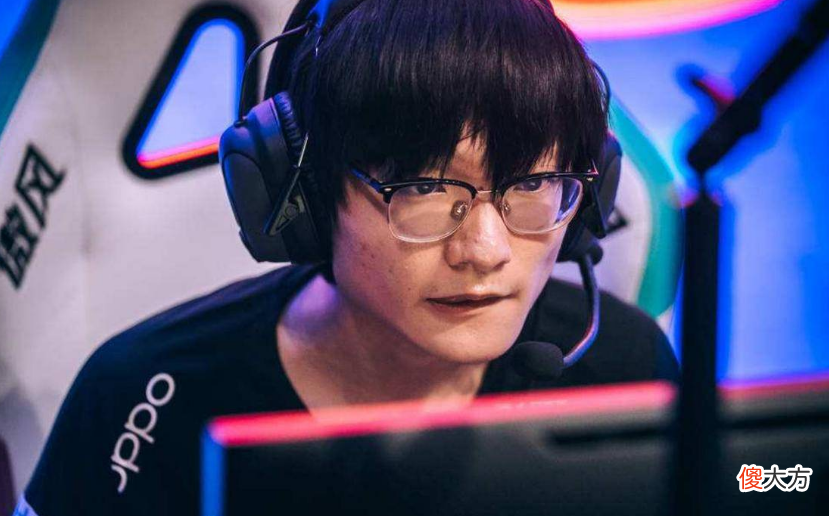 【游戏世界】当然是选择原谅？Knight与小天双排，白色月牙成和事佬