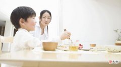 专家一再辟谣，仍有家长不当一回事，“补钙”不成，反倒徒增伤害