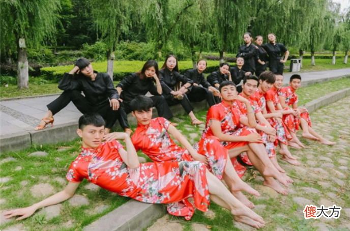 大学毕业生拍照 大学生毕业照拍摄