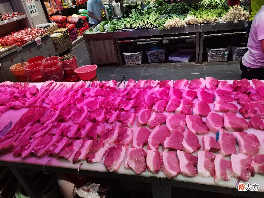 00后小伙子学卖猪肉的经历