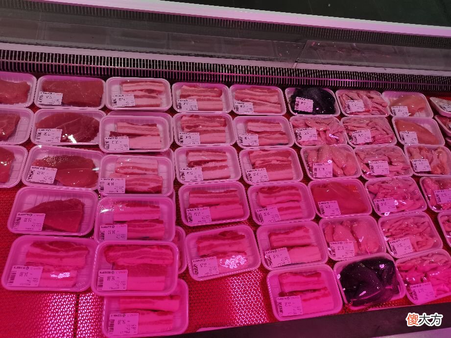 00后小伙子学卖猪肉的经历