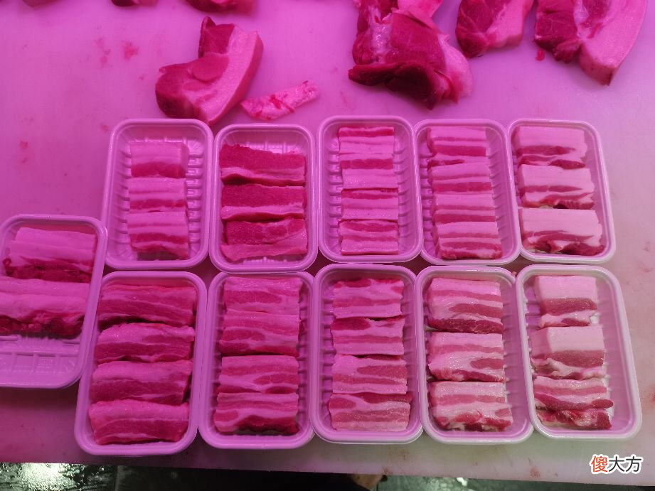 00后小伙子学卖猪肉的经历