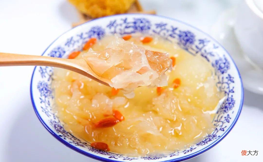 入秋后要多喝银耳汤，教你正确做法，银耳快速出胶，黏稠有营养