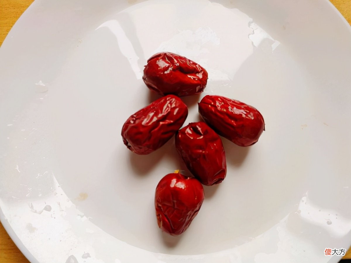 入秋后要多喝银耳汤，教你正确做法，银耳快速出胶，黏稠有营养