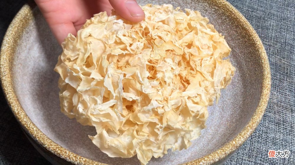 秋天要多吃银耳羹 秋季吃银耳的好处