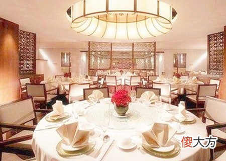 开饭店门口放什么招财