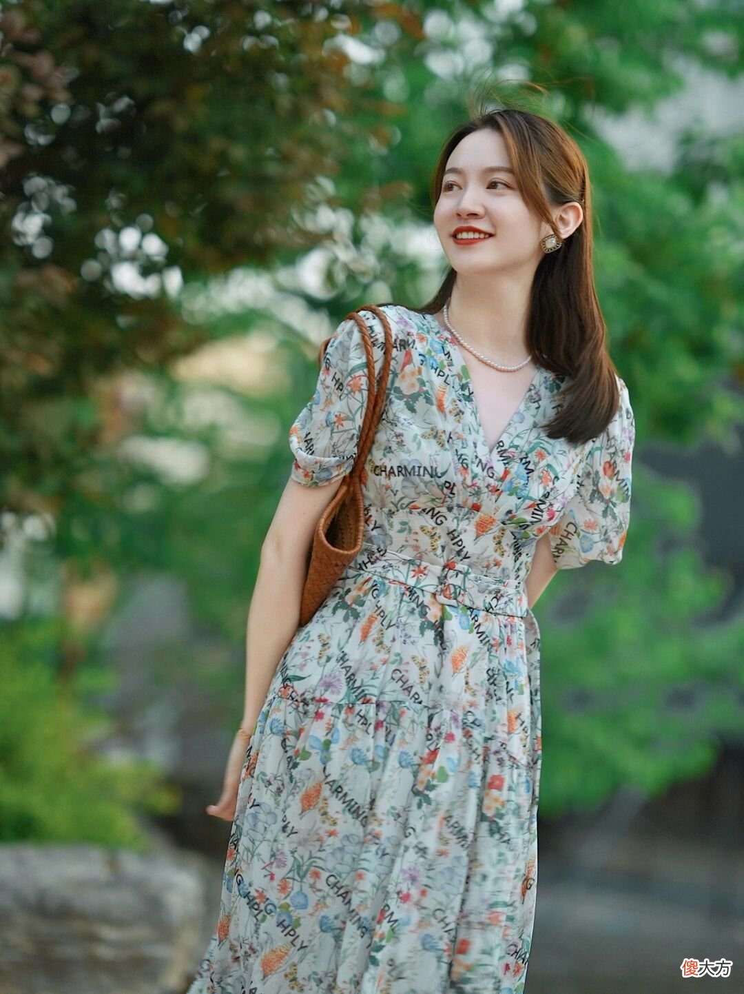 【就爱时尚】35岁的女人该如何穿？今年流行“简约优雅”风，减龄时髦又显气质
