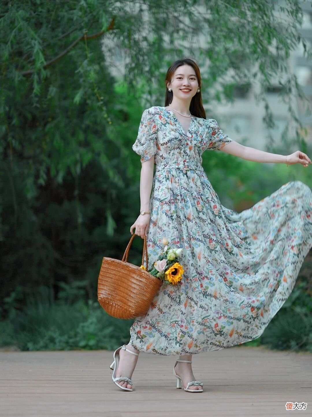 【就爱时尚】35岁的女人该如何穿？今年流行“简约优雅”风，减龄时髦又显气质