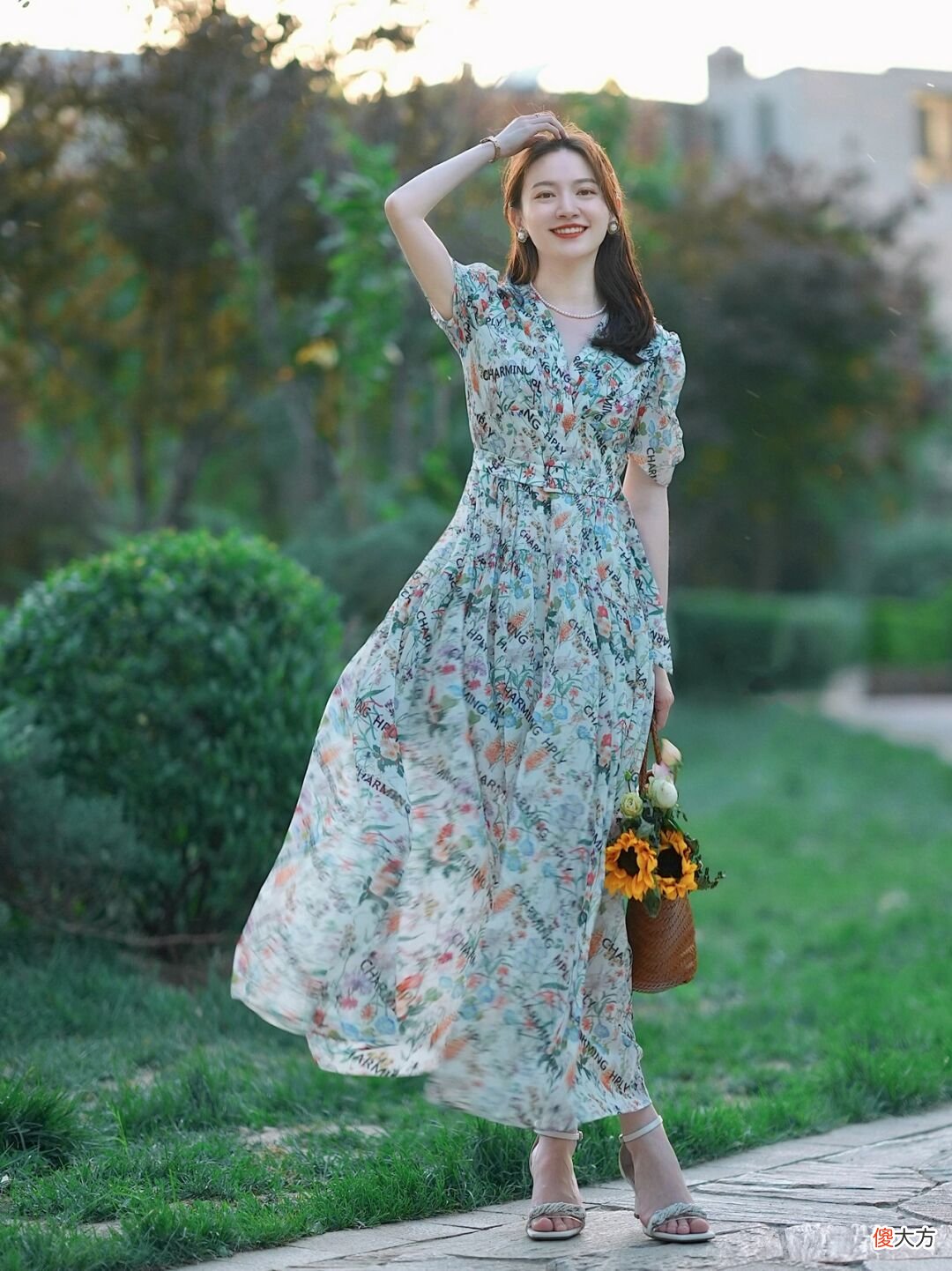 【就爱时尚】35岁的女人该如何穿？今年流行“简约优雅”风，减龄时髦又显气质