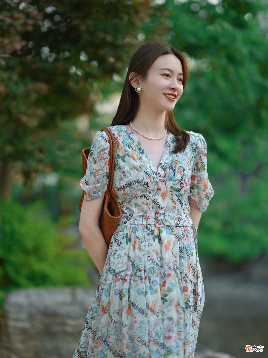 【就爱时尚】35岁的女人该如何穿？今年流行“简约优雅”风，减龄时髦又显气质