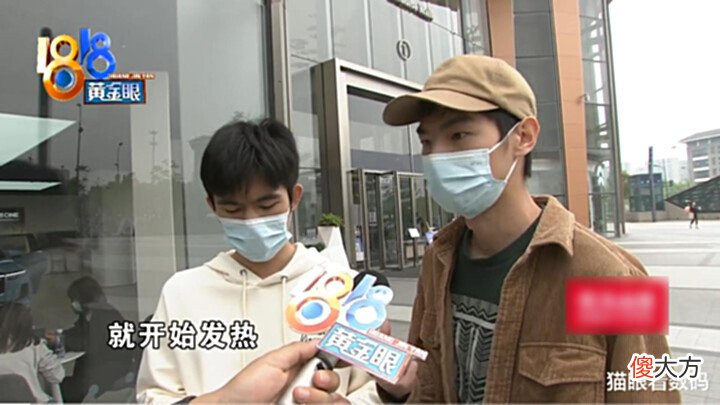 【游戏世界】小伙打游戏觉得温度高就要退手机 网友吐槽: 玩原神哪有不热的?