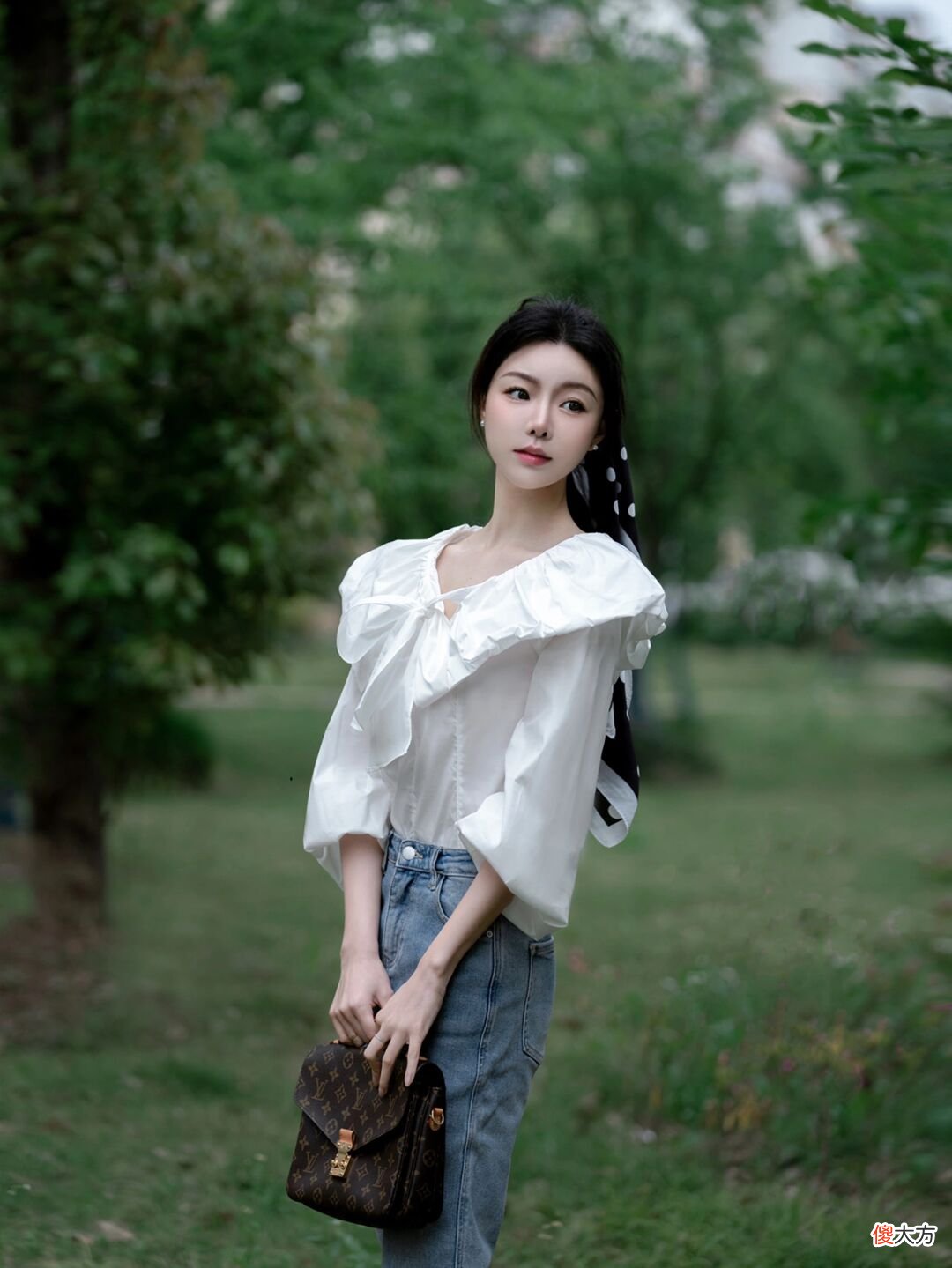 【时尚一点】上班的女人，衬衫应该选“紧身”还是“宽松”的？今年流行这几款