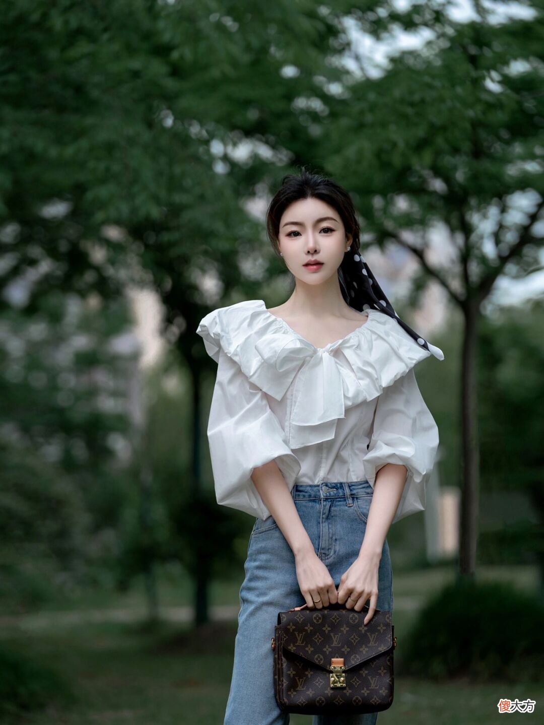 【时尚一点】上班的女人，衬衫应该选“紧身”还是“宽松”的？今年流行这几款
