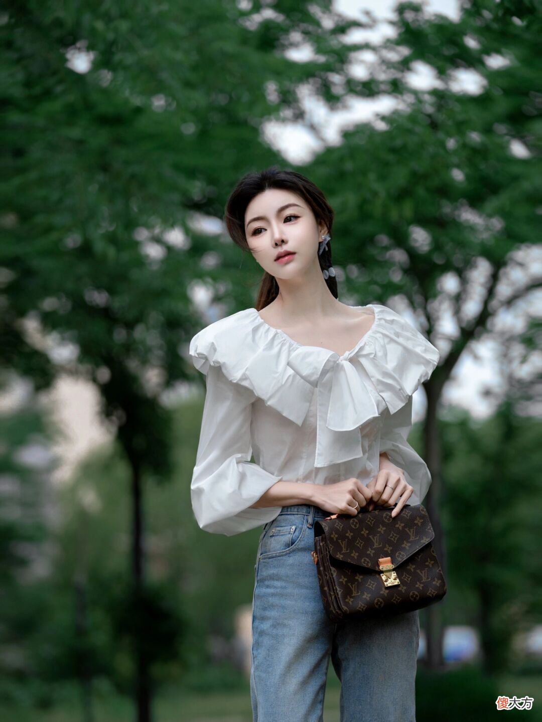 【时尚一点】上班的女人，衬衫应该选“紧身”还是“宽松”的？今年流行这几款