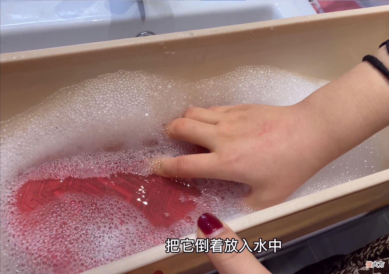 明明很干净的拖鞋 拖鞋特别脏