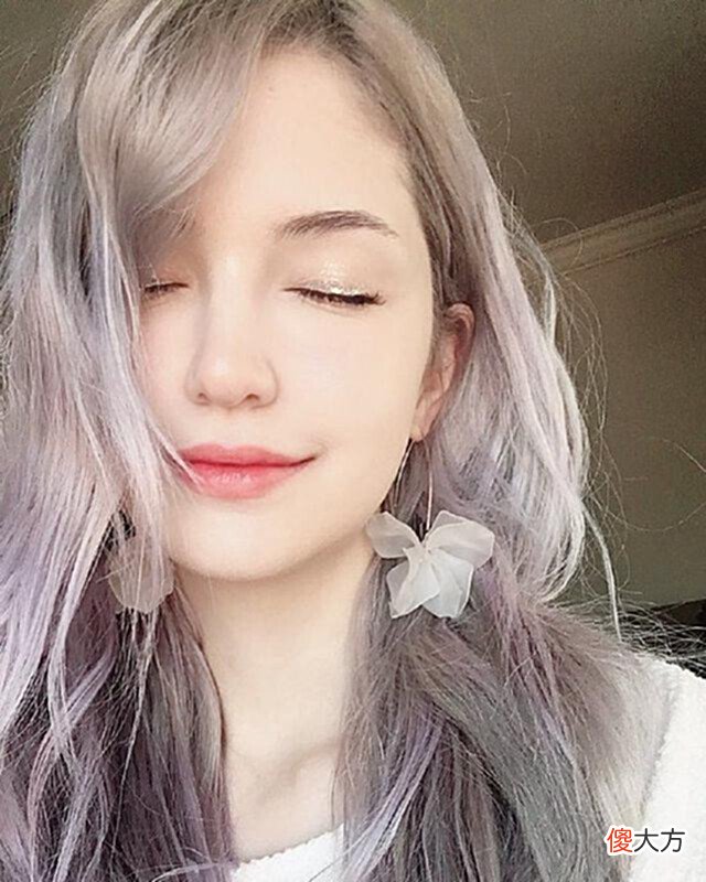 【游戏世界】MSI:RNG首战对阵IW，看到替补女中单真不知道该给谁加油了
