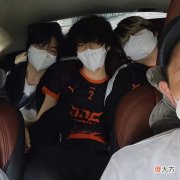 【游戏世界】JDG 2-0横扫晋级总决赛，神级指挥引热议，成LOL手游联赛黑马！